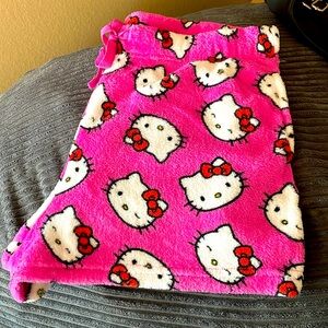Hello Kitty Cozy Pijama Short With Pockets. Size L. NWT.